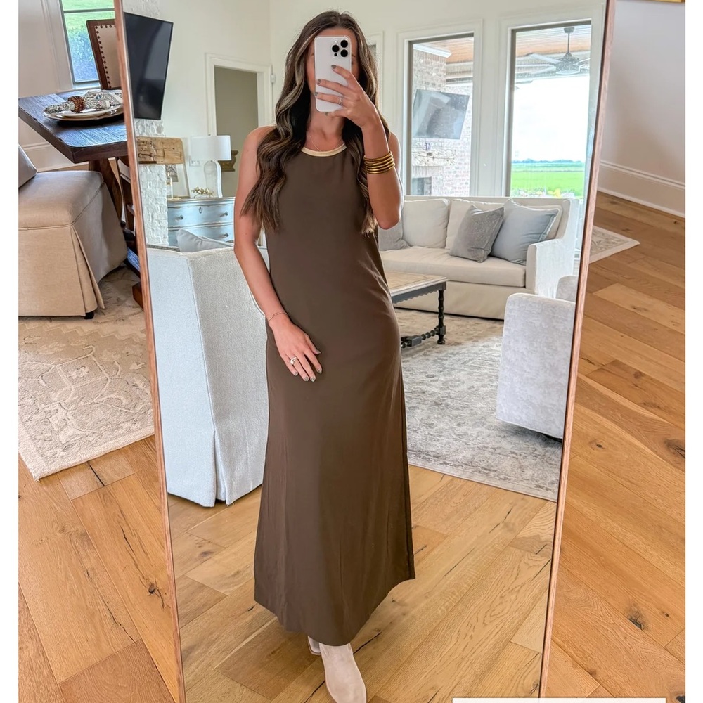 NWT Crescent Suede Trim Chiffon Maxi Size Small - Picture 2 of 10